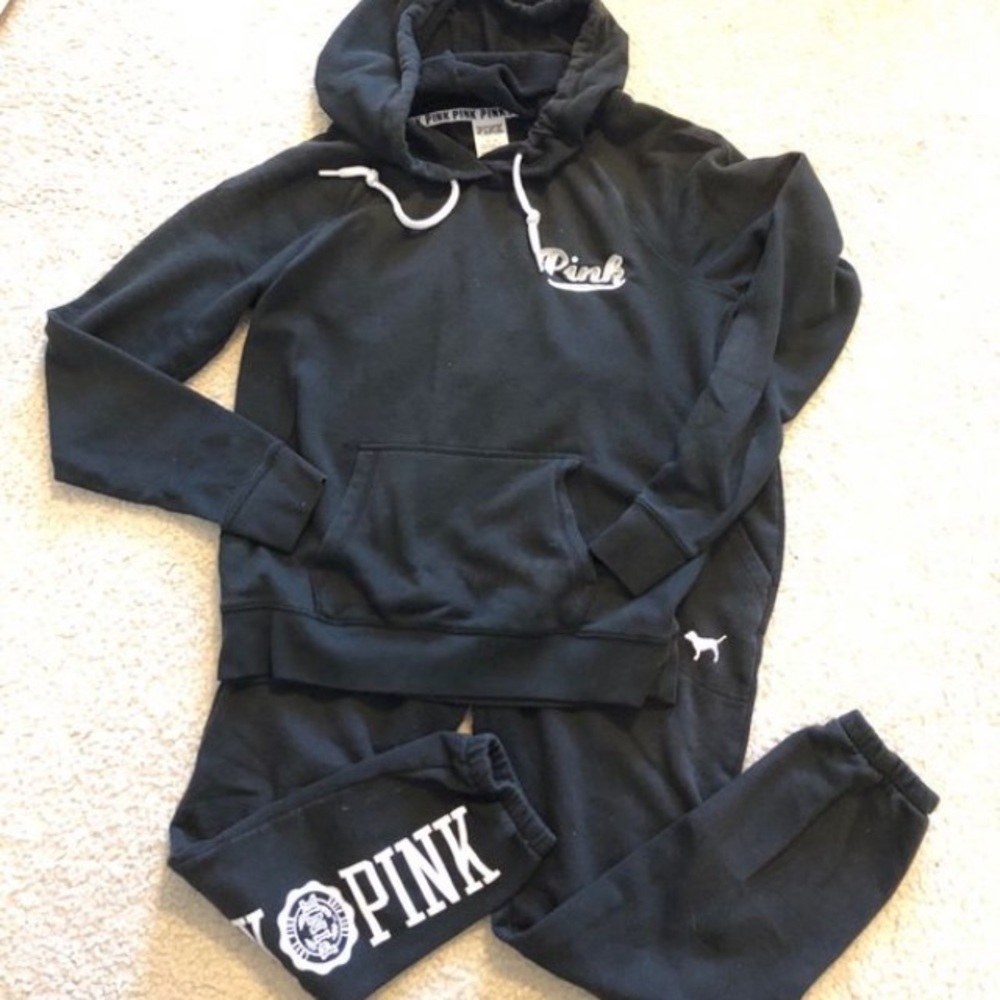 Sold!! 🎯 Black pink sweat suit.